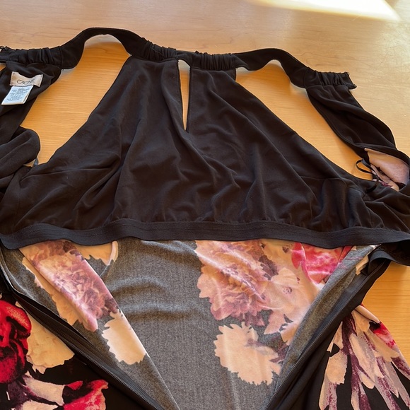 Cache Black Keyhole Halter Maxi with Floral Design Sz S - Picture 12 of 17